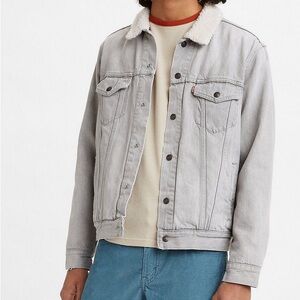 LEVI’S SHERPA TRUCKER JACKET